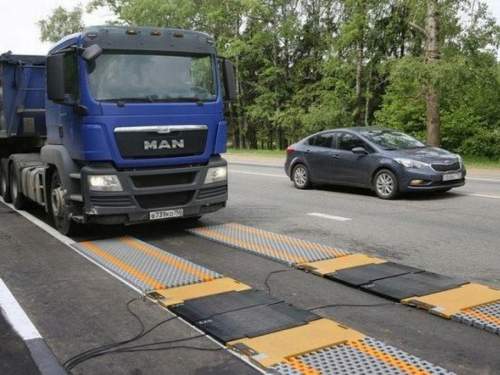 Владельцы легковых авто получают штрафы до 600 тысяч из-за водителей фур