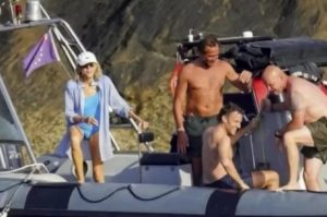 &laquo;Надеюсь, что меня не накажут&raquo;: фото жены Макрона в купальнике всплыло на суде (ФОТО)