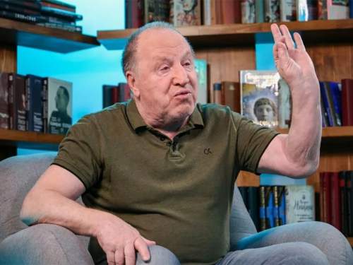 Актёра Владимира Стеклова экстренно прооперировали из-за рака