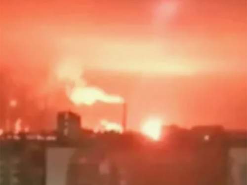 БПЛА ВСУ атаковали Новороссийск: пострадали жилые дома и нефтебаза (ВИДЕО)