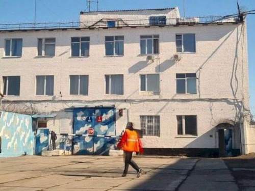 На Урале на въезде в колонию задержали грузовик, напичканный оружием (ФОТО)