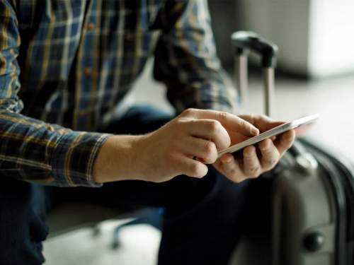 Коллапс и мошенники в аэропортах: вызвавшее хаос «охлаждение» сим-карт разнесли в Госдуме