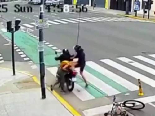 Российская туристка в Аргентине скинула с мопеда грабителя, восхитив Сеть (ВИДЕО)