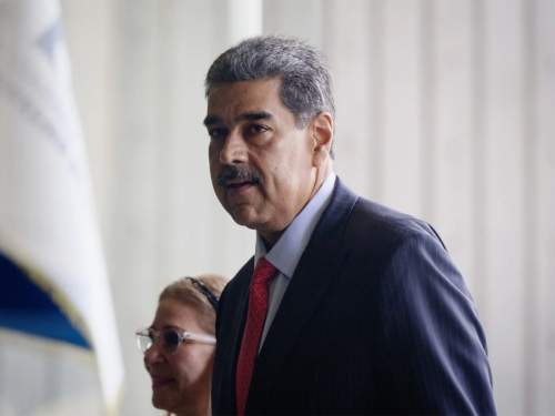 Мадуро сдался, заявив о готовности переговоров с США. Трамп не против Мадуро сдался, заявив о готовности переговоров с США. Трамп не против