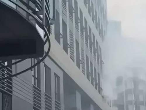 Mash: в центре Москвы загорелся отель Radisson Blu (ВИДЕО)