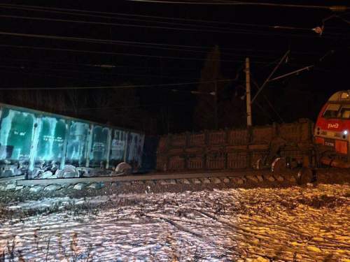 СКР: в Приангарье вагоны сошли с рельсов из-за постороннего предмета на путях (ВИДЕО)