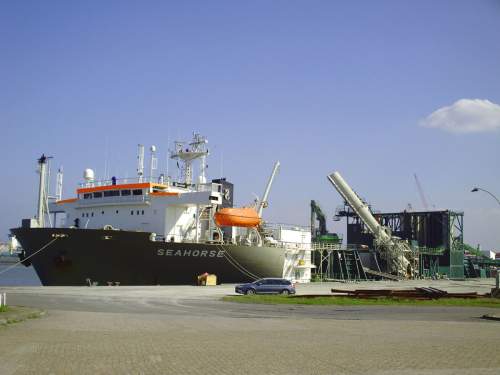 Bloomberg.: эсминец США преградил путь российскому танкеру