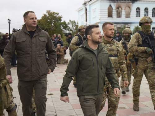 &laquo;Полноценный срач&raquo;: Зеленский и Ермак отписались друг от друга в соцсетях