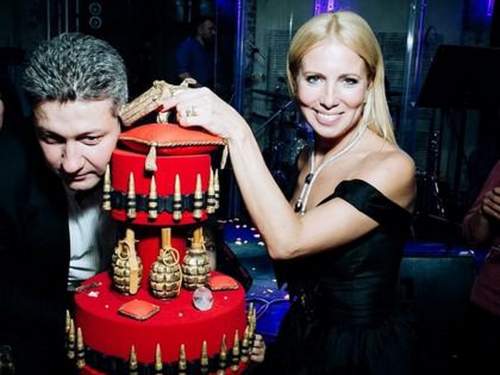 &laquo;У нее на шее наши танковые колонны&raquo;: экс-жена осужденного на 13 лет Тимура Иванова продолжает вести роскошную жизнь (ФОТО)