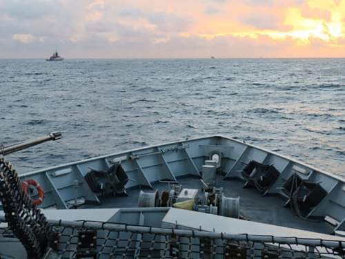 Минобороны Британии заявило о перехвате российских корвета и танкера