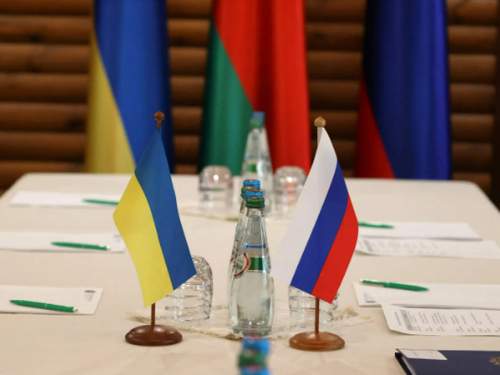 СМИ: РФ и Украина начали прямые незапланированные переговоры в Абу-Даби