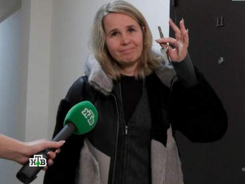 Сибирячка с полицией въехала в купленную по &laquo;схеме Долиной&raquo; квартиру в Сочи (ВИДЕО)