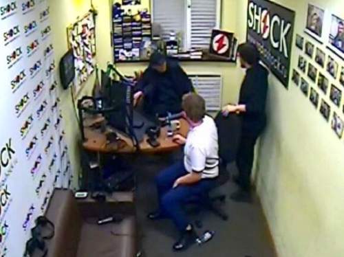 СМИ: из России выгнали казаха, выступившего против Путина в прямом эфире