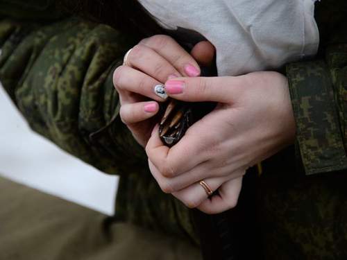 «Я хочу тебе горло перерезать»: участницу СВО в Крыму полгода держал взаперти и избивал сослуживец