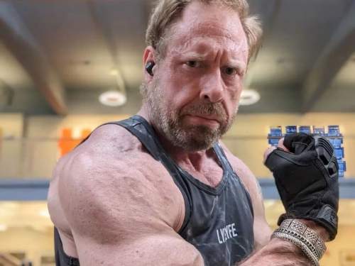 На создателей ChatGPT подали в суд за склонение пользователя к убийству матери и суициду (ФОТО)