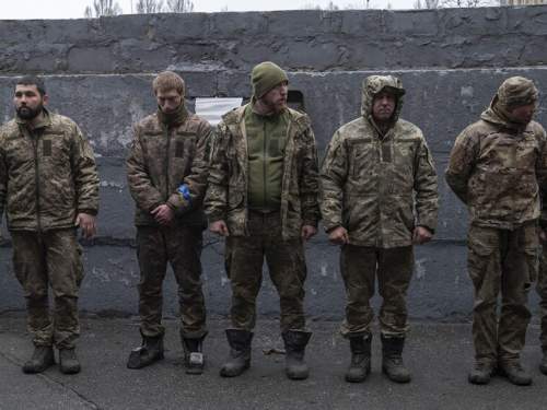 Бывшие украинские солдаты взяли в плен боевиков ВСУ