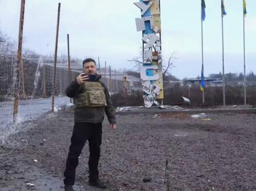 Дрон РФ разоблачил селфи Зеленского на фоне стелы Купянска (ФОТО)