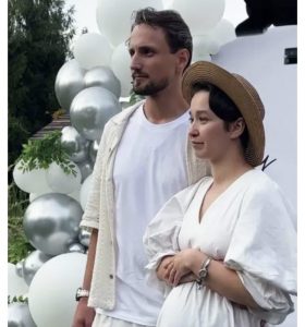 Российская тиктокерша потеряла ребенка при домашних родах в бассейне (ФОТО)