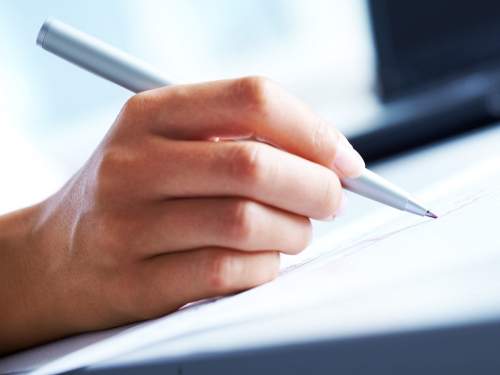 «Разозлился из-за двойки»: в Ельце первокурсник воткнул ручку в шею педагога (ФОТО)