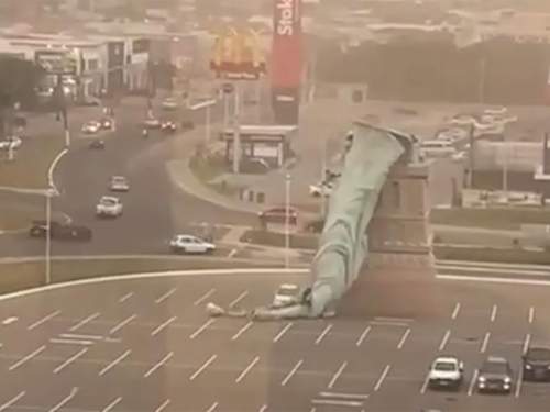 В Америке рухнула статуя Свободы: инцидент попал на видео (ФОТО, ВИДЕО)