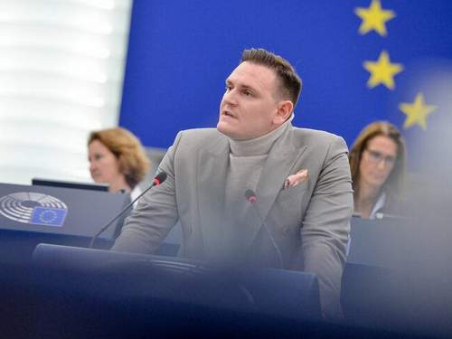 &laquo;Три года рецессии, 19 пакетов санкций ради золотых унитазов олигархов?&raquo;: евродепутат разнес главу ЕК фон дер Ляйен перед всем миром