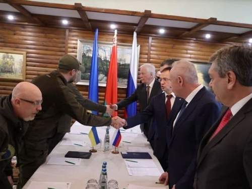 WSJ назвала пять ключевых препятствий для мира между РФ и Украиной (ФОТО)