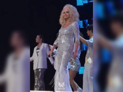 Долина впервые вышла на сцену после фиаско в Верховном суде: такую реакцию зала она не ожидала (ВИДЕО)