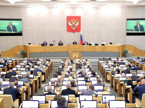 В Думе уволили 15 помощников депутатов после скандала с круглыми столами