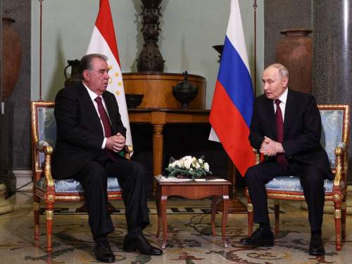 Путин пообещал Рахмону наказать виновных в убийстве школьника в Успенской школе