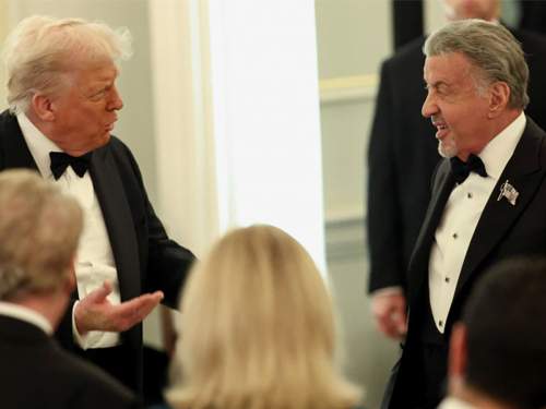 Трамп рассмешил Сталлоне на вручении ему премии (ВИДЕО)