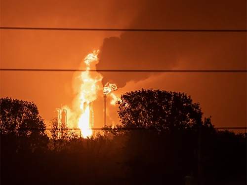 В порту Темрюка из-за атаки БПЛА ВСУ загорелись резервуары с нефтепродуктами