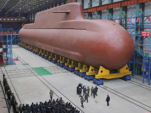 Опубликованы фото новой атомной подводной лодки КНДР (ФОТО)