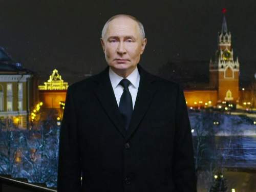 &laquo;Пустые рукава и странная речь&raquo;: почему в Сети заговорили об ИИ-двойнике Путина (ВИДЕО)