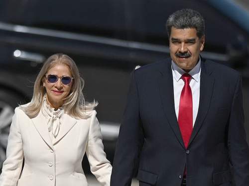 США захватили Мадуро и его жену и вывезли их из Венесуэлы