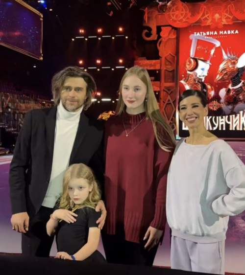 Повзрослевшая дочь Заворотнюк и Чернышева очаровала всех на автограф-сессии (ФОТО)