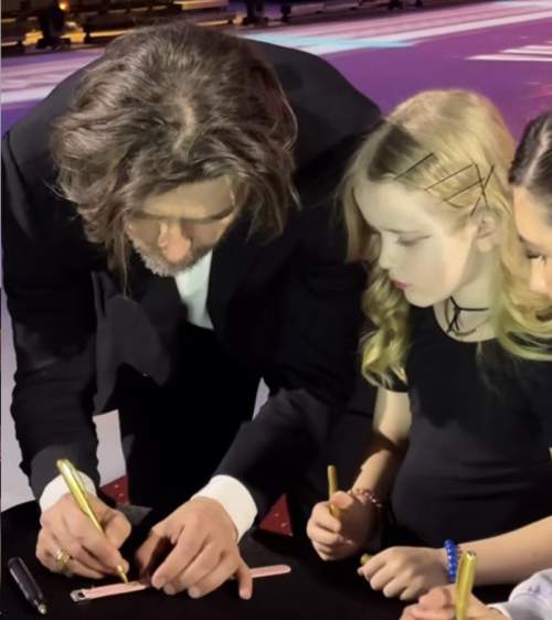 Повзрослевшая дочь Заворотнюк и Чернышева очаровала всех на автограф-сессии (ФОТО)