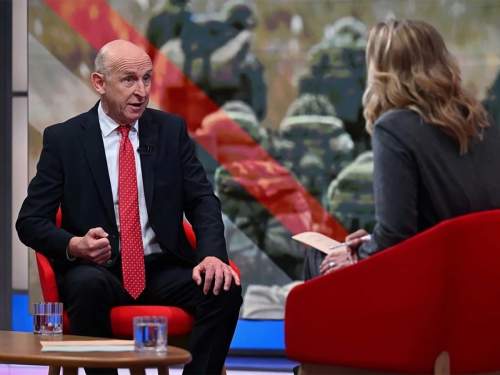 Sun: министр обороны Британии едва не попал под удар &laquo;Орешником&raquo;