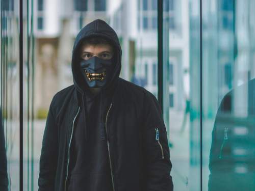 Жестокое нападение на россиянок в Каире: одна из девушек выпрыгнула в окно (ФОТО)