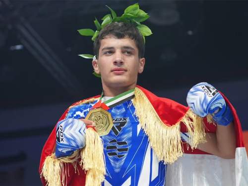 Чемпиона мира ММА убили в драке между подростками