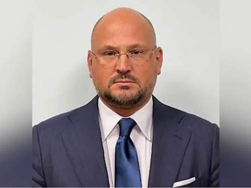 В Питере ректор СПбРСИ заработал 40 миллионов на студентах-нелегалах