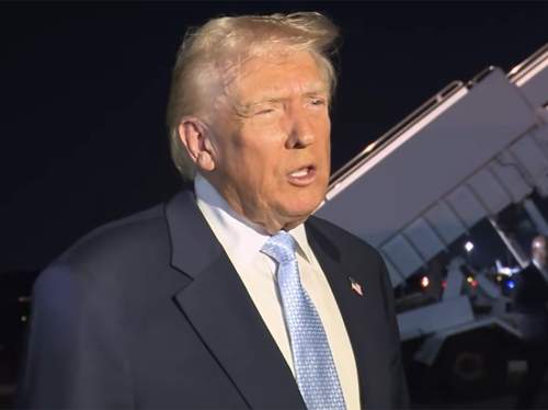 Трамп пообещал протестующим в Иране помочь