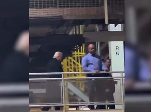 Показывающий средний палец Трамп попал на видео (ВИДЕО)