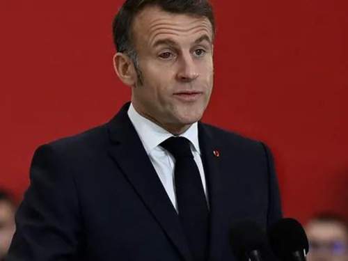 Макрон с залитым кровью глазом потребовал создать свой &laquo;Орешник&raquo; (ВИДЕО)