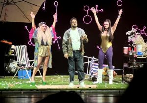 &laquo;Зрители требовали прекратить это безобразие&raquo;: Мария Машкова и Чулпан Хаматова опозорились из-за русофобского спектакля