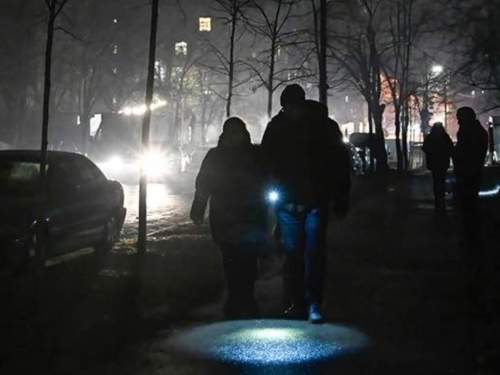 «Станет еще хуже»: свет на Украине будут отключать на 16 часов в сутки и больше (ФОТО)