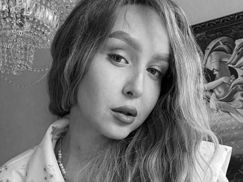 От рака скончалась блогерша Карина Штерн. Ей было 23 года