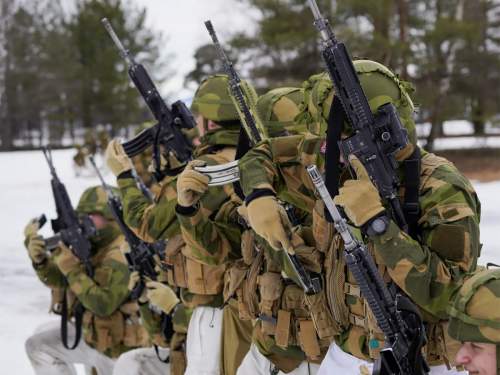 ВС Норвегии уведомили граждан о конфискации домов и машин в случае войны с Россией