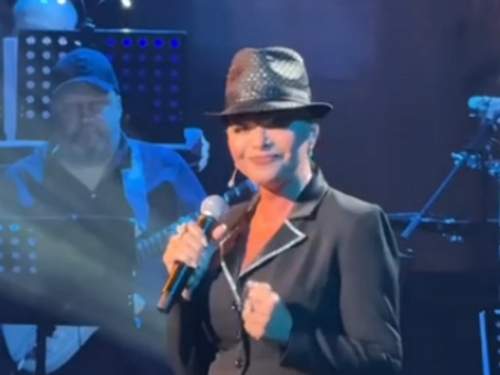 После отпуска в Абу-Даби певица спела в Москве про кровную месть (ВИДЕО)