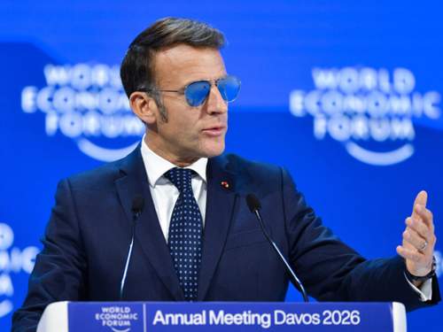 «Глаз тигра»: Макрон в очках-авиаторах в Давосе стал мемом (ФОТО)