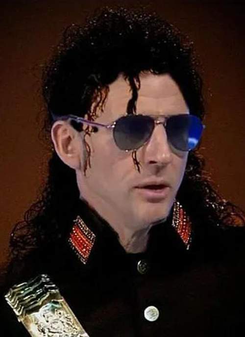 «Глаз тигра»: Макрон в очках-авиаторах в Давосе стал мемом (ФОТО)